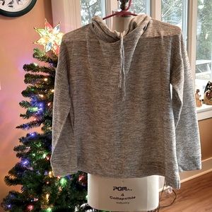 Women’s Top / Sweatshirt Talbots Sz Large Petit Gray & White.